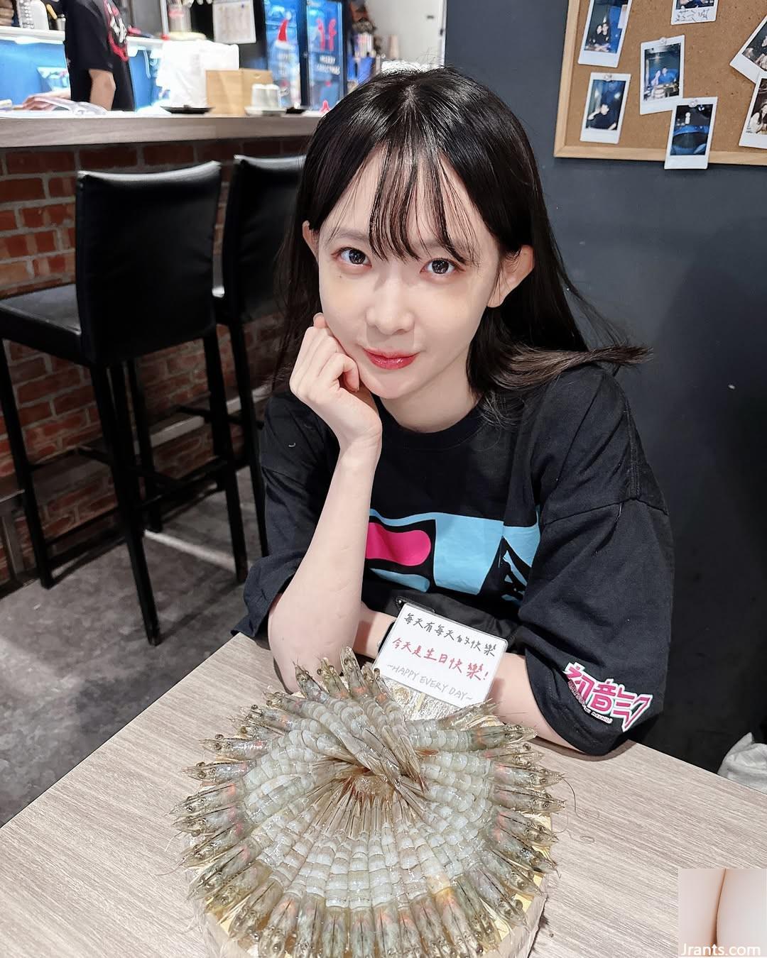 Khuôn mặt xinh đẹp của một cô gái bên cạnh thật ấm lòng (10p) - Ảnh 7