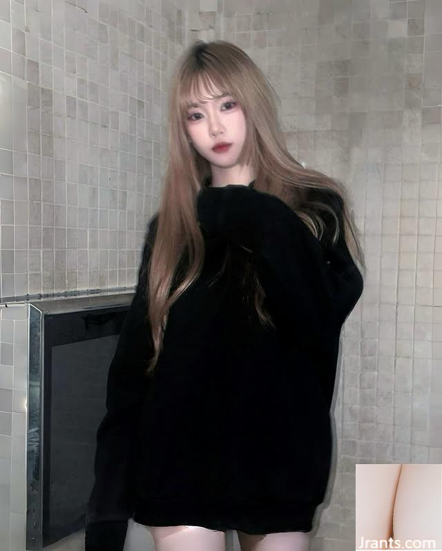 “Zhiyun” Hidden tròn và bộ ngực đẹp (10p) - Ảnh 2