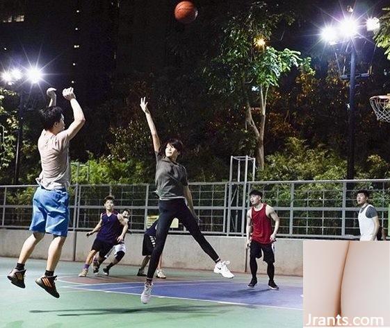 Cô gái ngọt ngào trong môn bóng rổ thích thể thao là một huấn luyện viên rất quyến rũ, tôi muốn chơi bóng rổ! (12p) - Ảnh 10