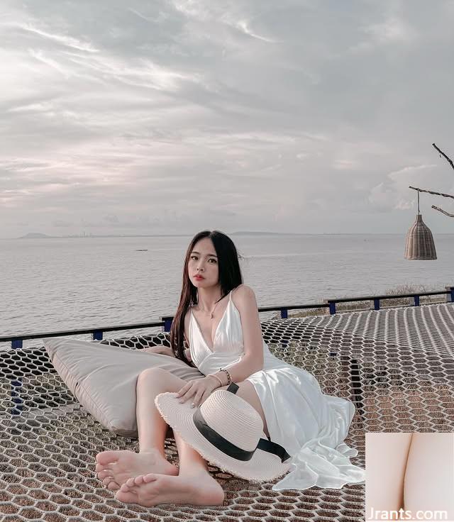 Cô gái gợi cảm và dễ thương “Mặt trăng” khiến mọi người cảm thấy rất tức giận (10p)