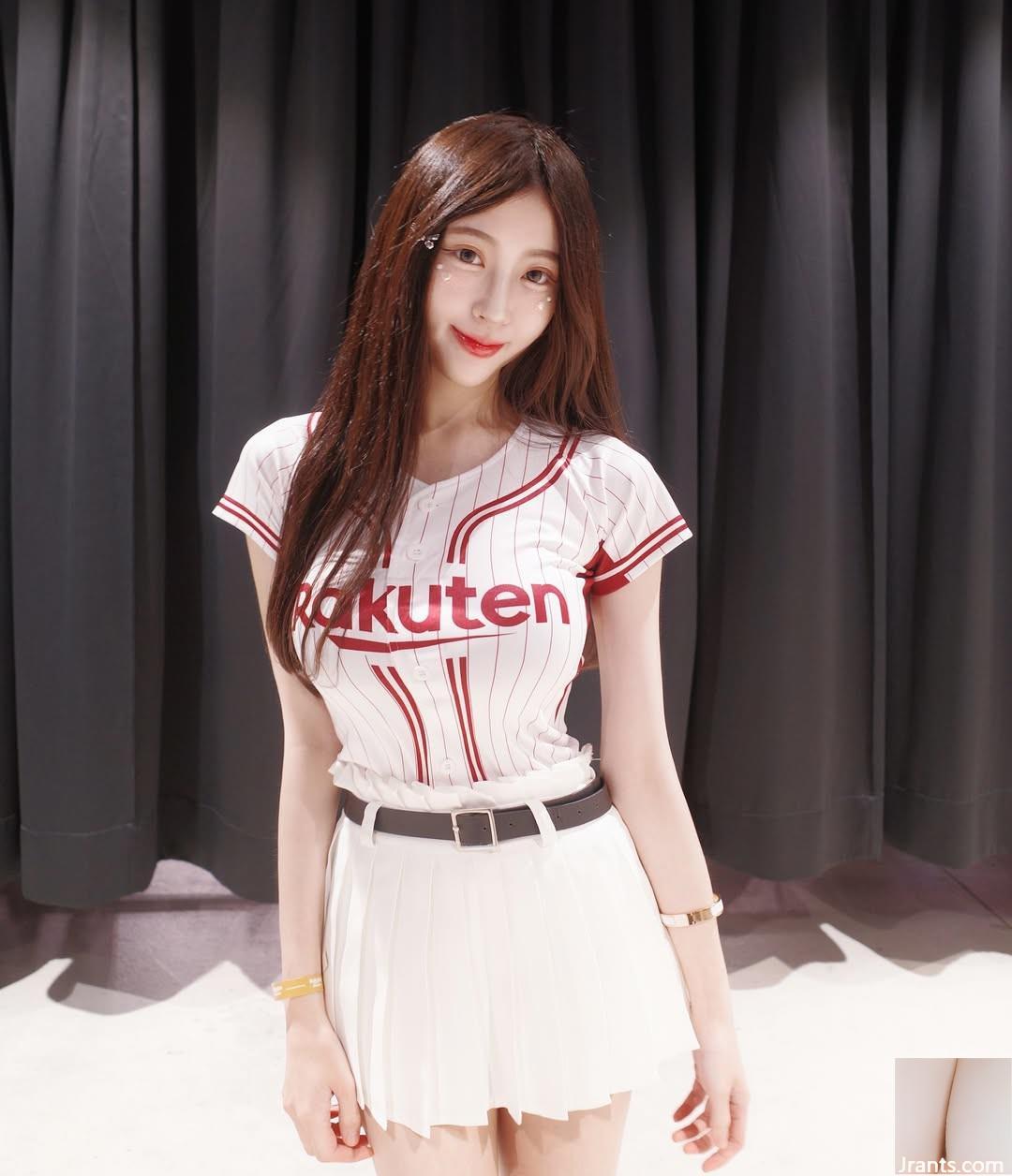 “Sandy 31” Nụ cười thiên thần và dáng người ma quái khiến người ta nhìn vào là thèm thuồng (10P)