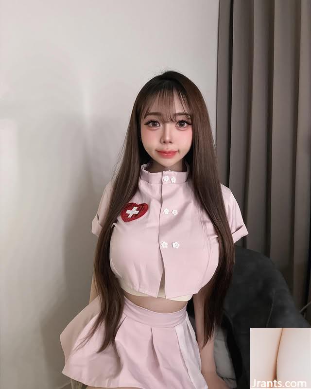 Cô gái thanh lịch với “sữa nhỏ” có cơ thể V-sexy sâu và được phơi bày (10p) - Ảnh 3