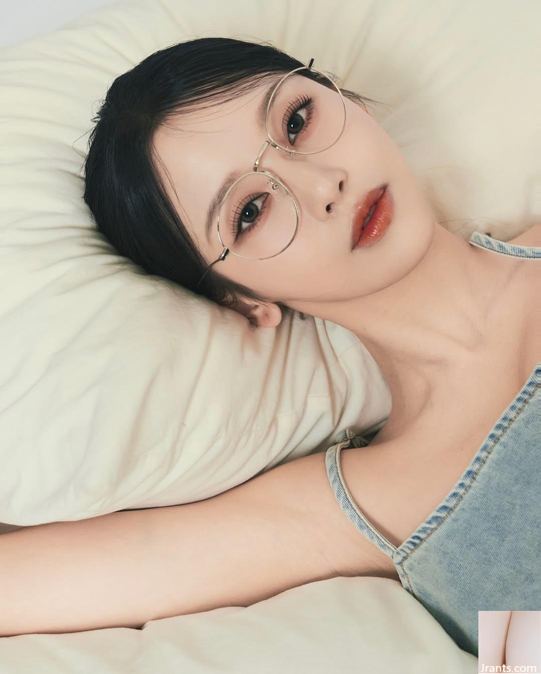 Cô gái xinh đẹp với đôi mắt to “Cai Ruixue” có rãnh sâu trên ngực và bộ ngực to đến mức sắp tràn ra ngoài (10P) - Ảnh 5