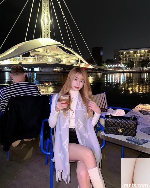 Cô gái tóc vàng “Huahua” đã đạt đến sự cám dỗ hoàn toàn nhất (10p)