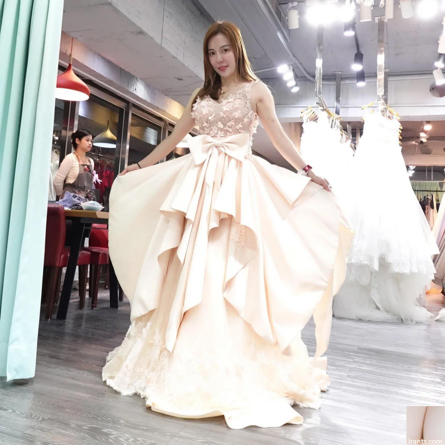 “Emilydolly” nụ cười ngọt ngào khiến mọi người mất linh hồn (10p) - Ảnh 3