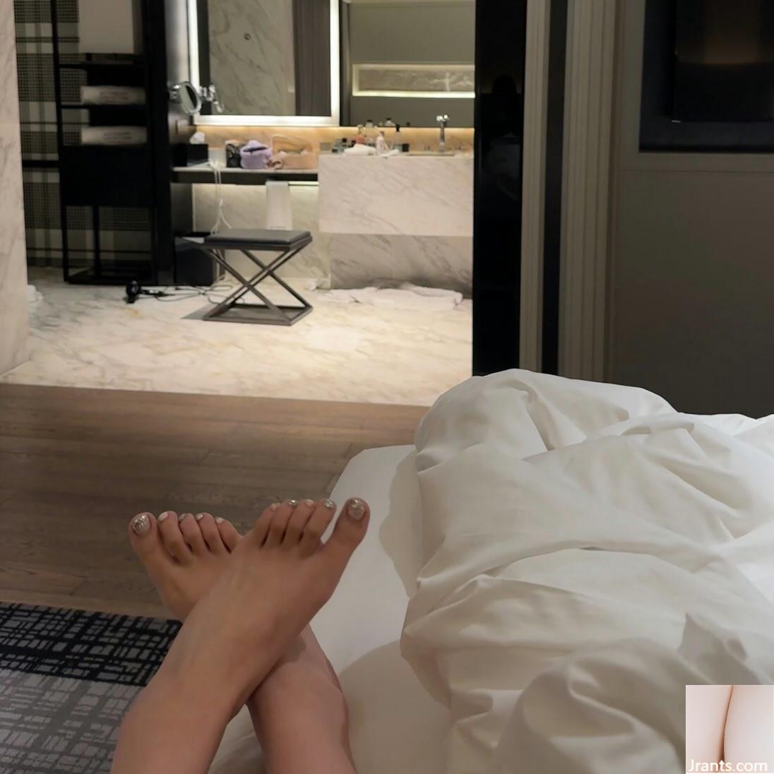 “Lai Lei” có bộ ngực lớn và vòng eo mảnh khảnh khiến mọi người tưởng tượng (12p) - Ảnh 3