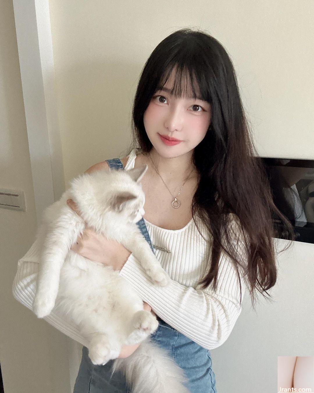 Nụ cười thật quyến rũ “Yili” và bộ ngực xinh đẹp đang ngắm mắt (10p) - Ảnh 9