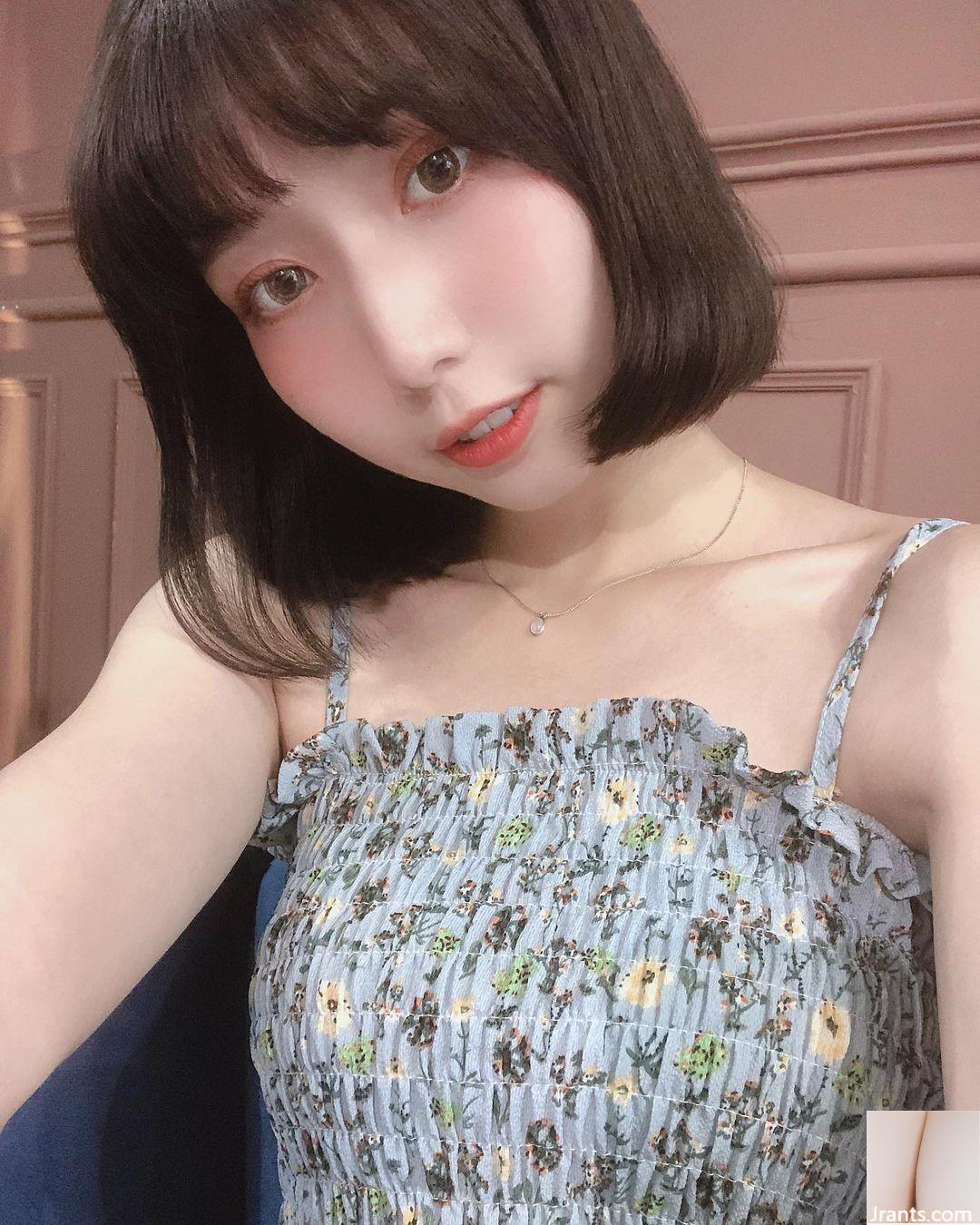 Cô gái trẻ thanh lịch “Longliwei” Trang phục bikini thật tuyệt vời và bất ngờ có việc gì đó để làm (10p)