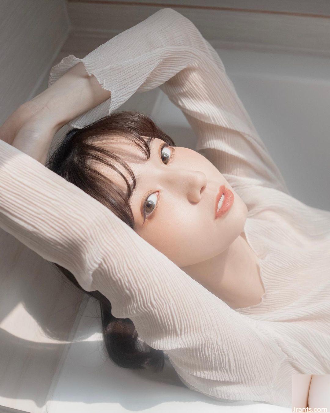 Cô gái trẻ thanh lịch “Longliwei” Trang phục bikini thật tuyệt vời và bất ngờ có việc gì đó để làm (10p) - Ảnh 10