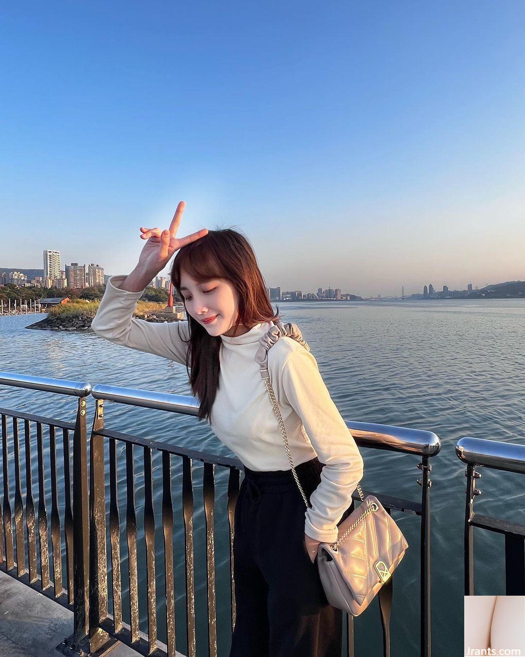 Tính khí “tuyết” của cô gái xinh đẹp là nhỏ và tươi, và đôi chân xinh đẹp chất lượng hàng đầu của cô ấy siêu trắng và dịu dàng (10p) - Ảnh 10