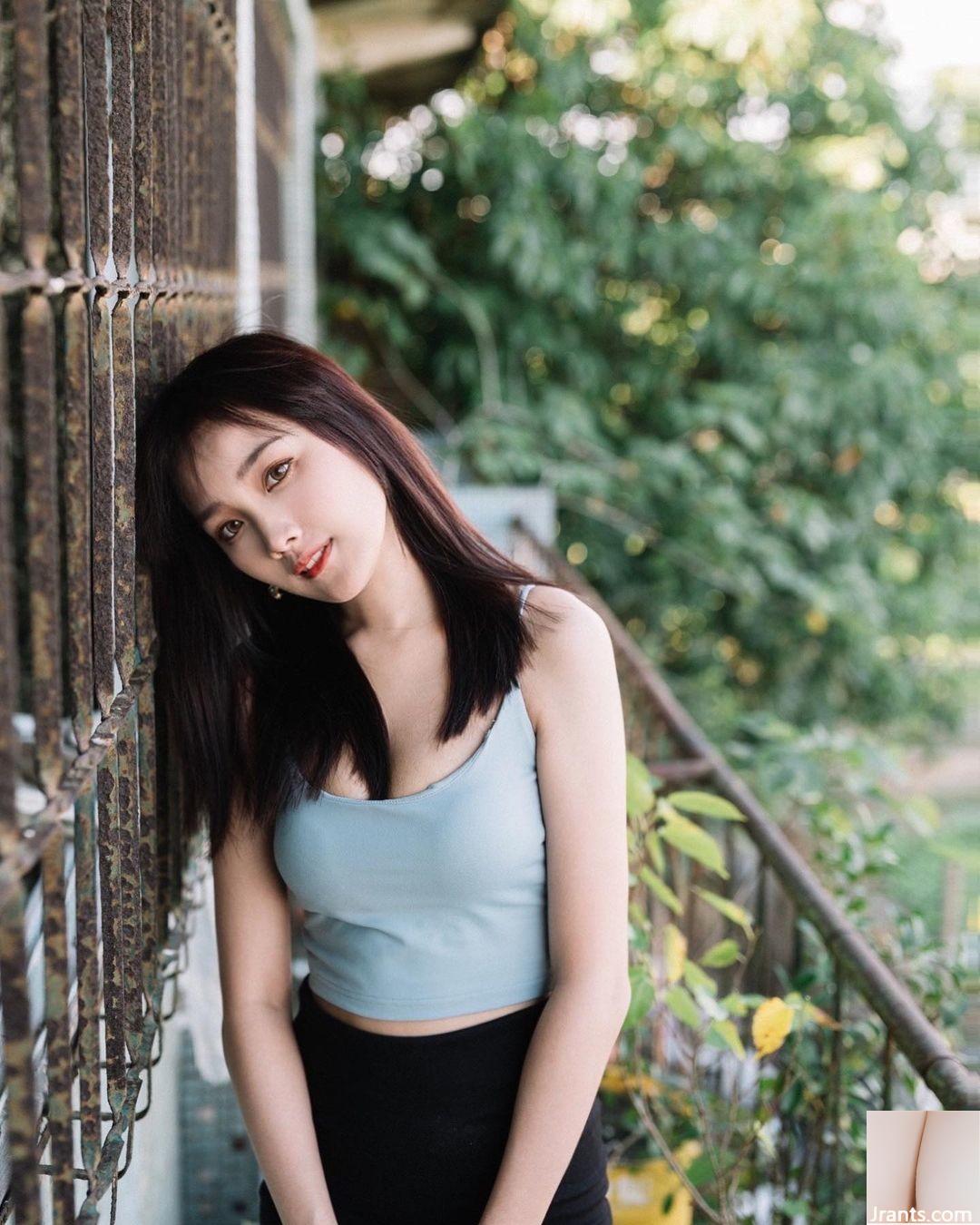 Tính khí “tuyết” của cô gái xinh đẹp là nhỏ và tươi, và đôi chân xinh đẹp chất lượng hàng đầu của cô ấy siêu trắng và dịu dàng (10p) - Ảnh 4