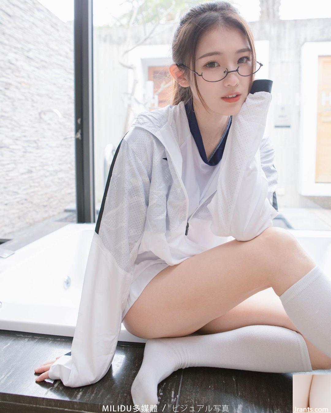 Cô gái xinh đẹp nhất “Hua Qiaojuan” có làn da công bằng và cơ thể mịn màng rất hấp dẫn (9p)