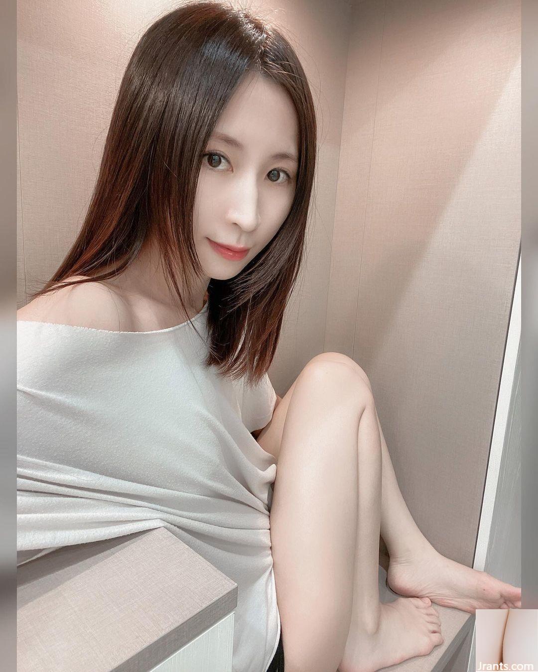 Cô gái xinh đẹp “Ashely Yueyue” cho thấy hình dáng cong gợi cảm của cô ấy và rất duyên dáng (10p) - Ảnh 5