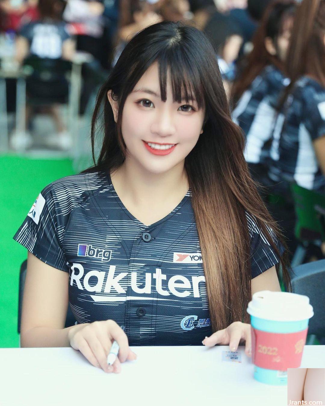 Super Deep Cleavage “Xiong Ni” có khuôn mặt vô hại nhưng một con số rất hấp dẫn (10p) - Ảnh 3