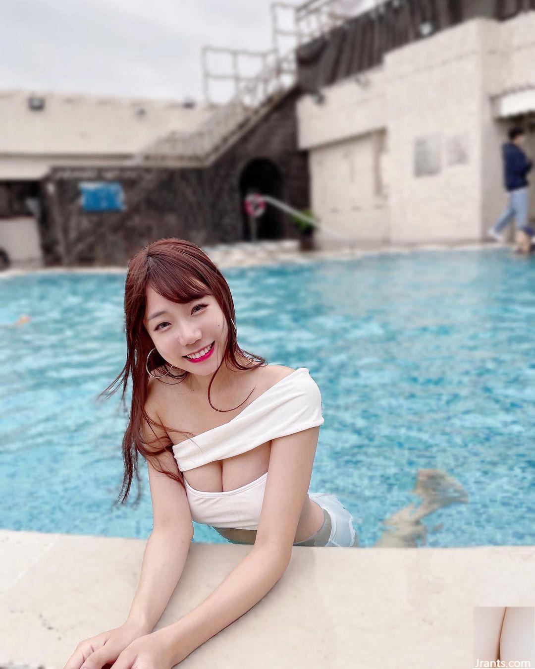 “Qiaoqiao” có thân hình siêu đẹp với đôi chân xinh đẹp + hôi trên mông (10p) - Ảnh 9