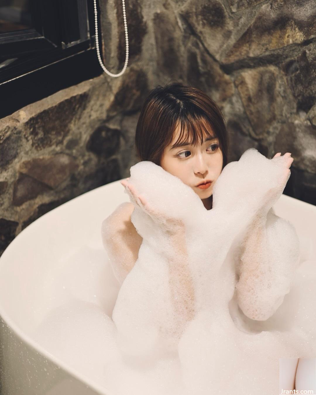 Cô gái ngực lớn có kích thước công bằng “Yannn” có một lượng ngực đáng ngạc nhiên, khiến bộ ngực xinh đẹp của cô không thể chịu đựng được (10p) - Ảnh 10