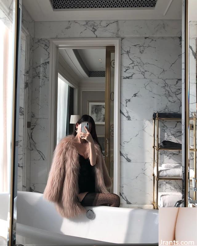 Cô gái chân dài “Chloe Feifei” đẹp đến mức không khoa học (10p) - Ảnh 4