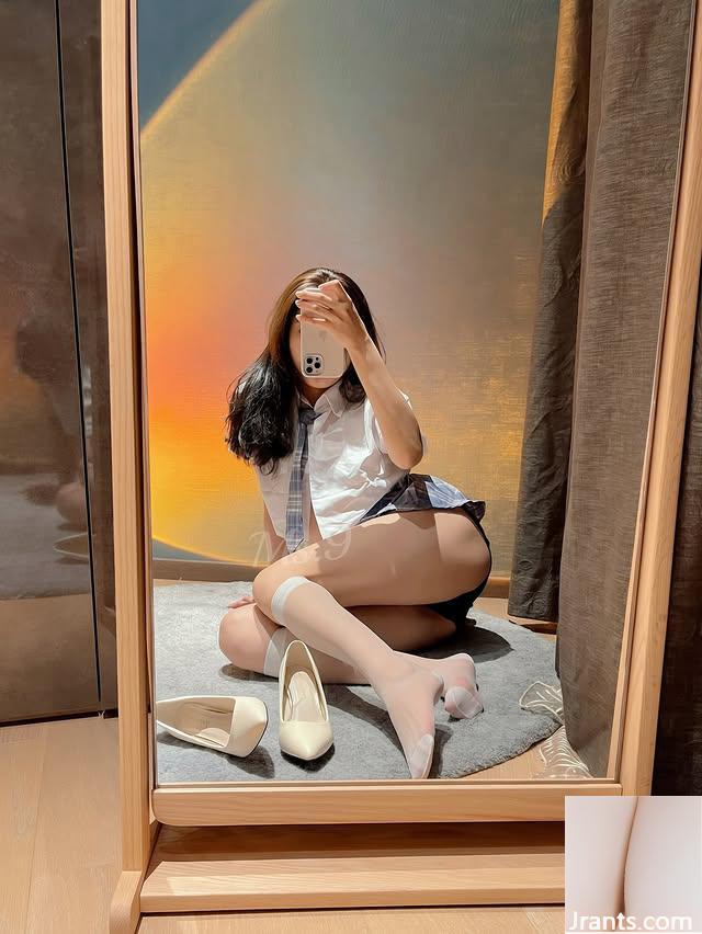 “Linvia99” Những chiếc vớ dài màu đen rất đẹp! (10p) - Ảnh 5