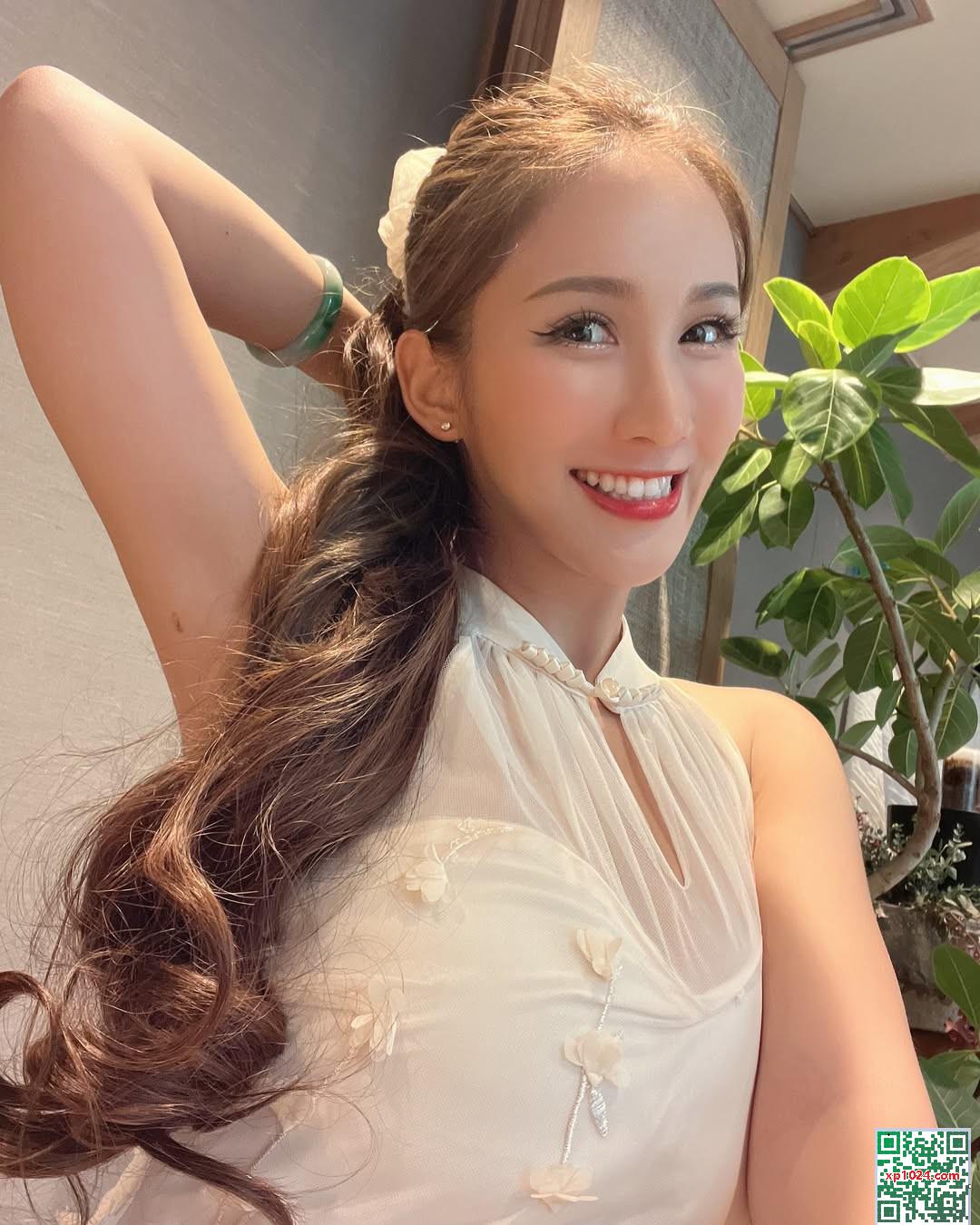 “Huahua” cô gái tóc dài và đẹp trai với trang phục cắt thấp làm cho cư dân mạng trông nóng bỏng (21p)