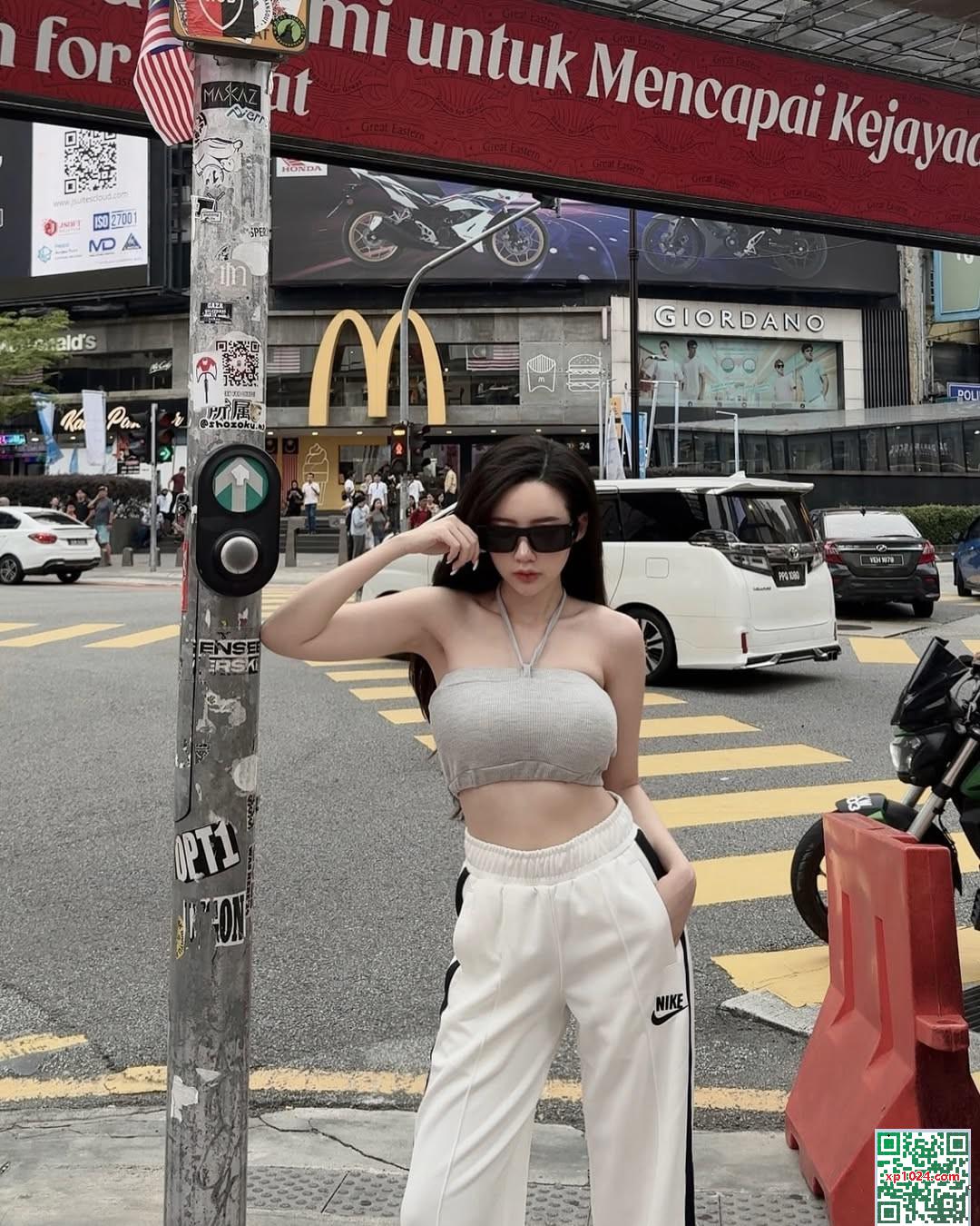 Cô gái ngực lớn với sự phân tách sâu V “Xinpei Mandy” khá bắt mắt (20p) - Ảnh 9