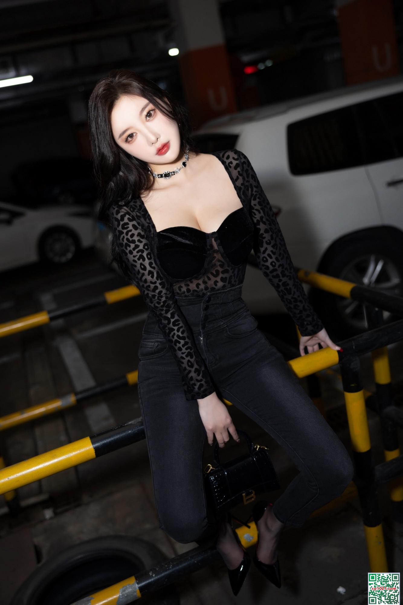 Yang Chenchen – Quần jean đen (100p) - Ảnh 15