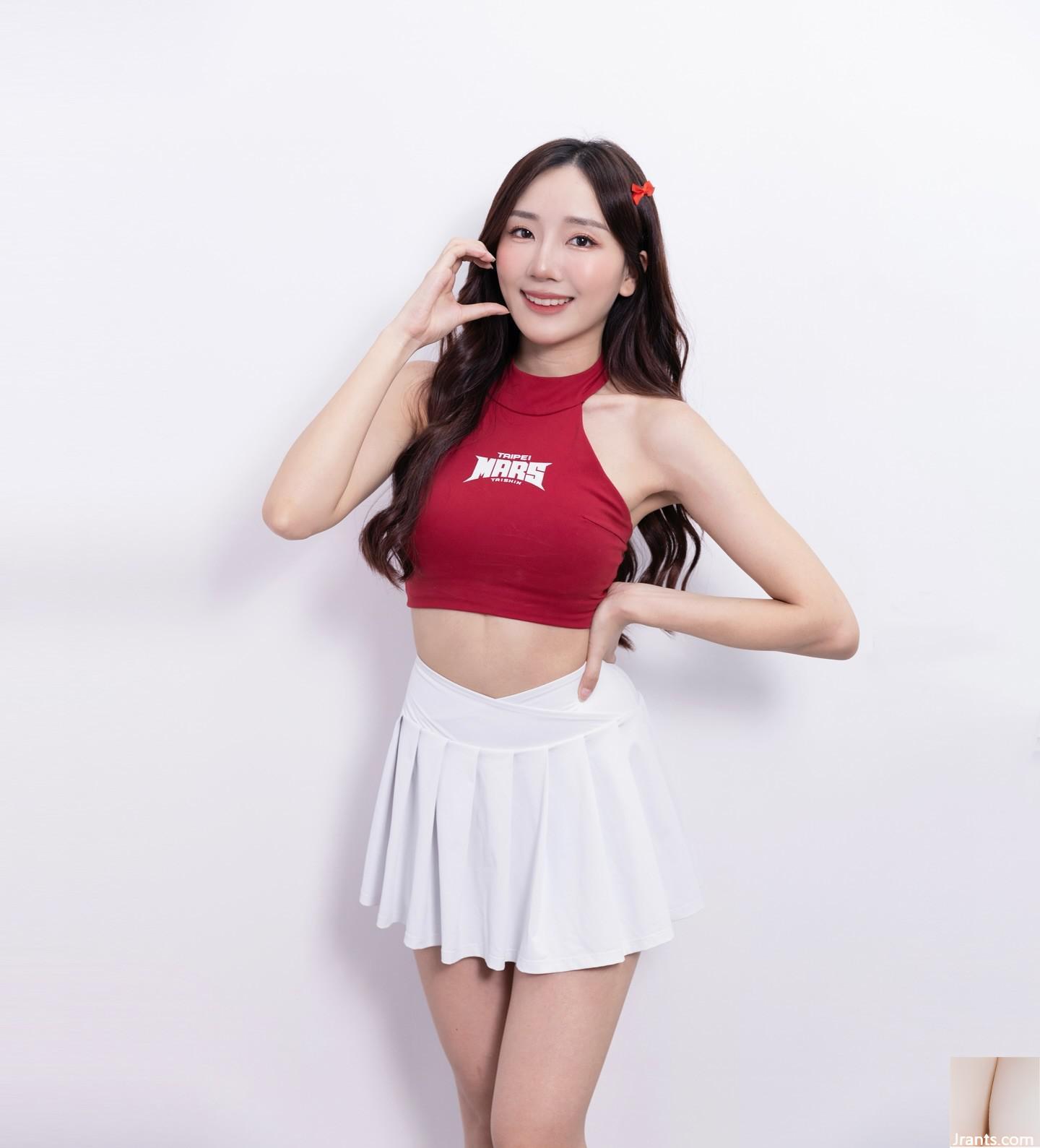 Cô gái trẻ chân dài “Pei Pei