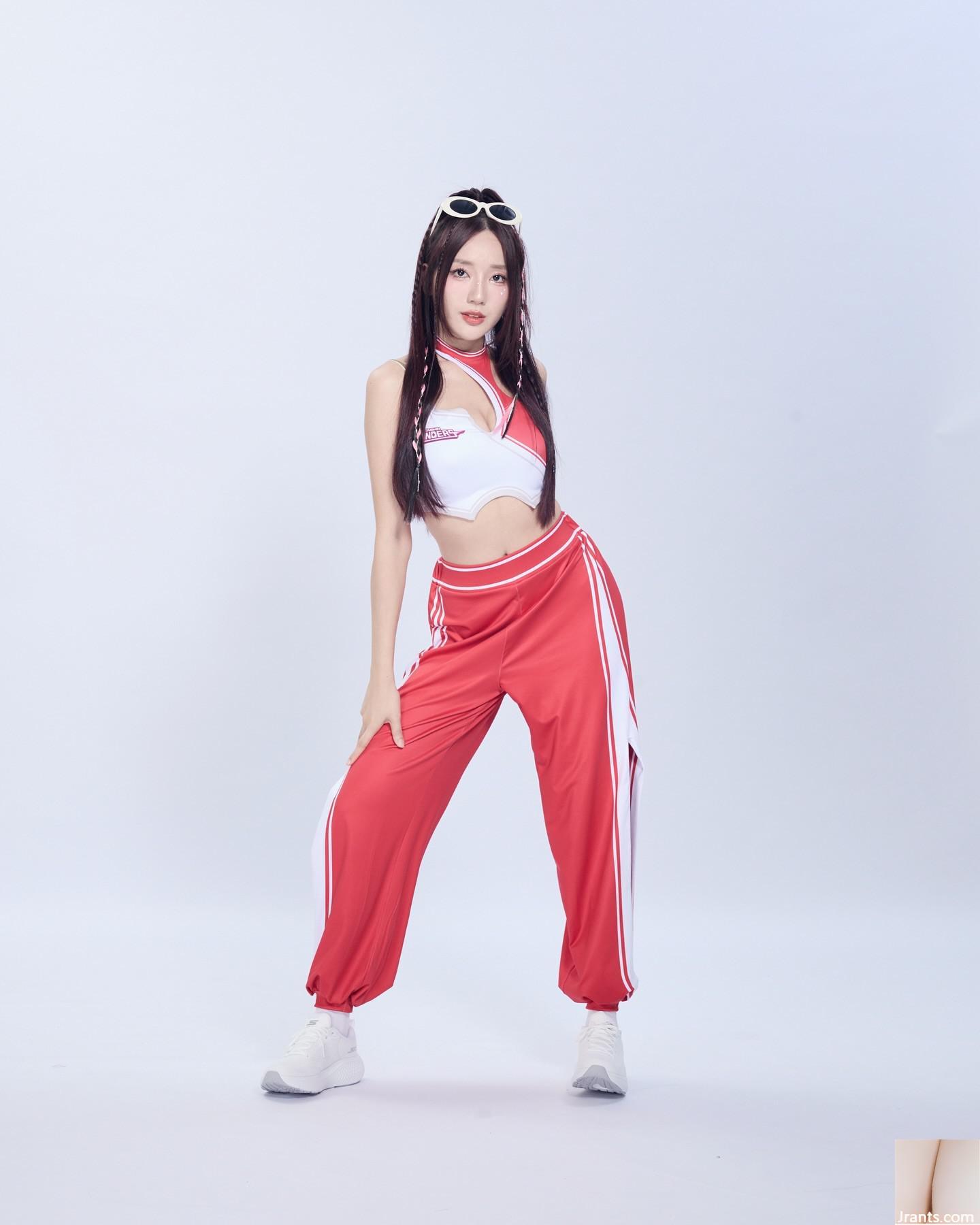 Cô gái trẻ chân dài “Pei Pei - Ảnh 4