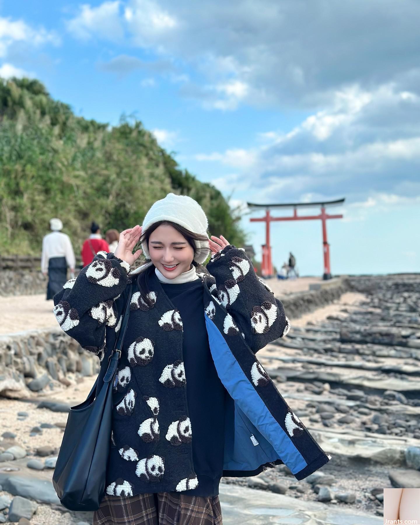 “Cai Ye” Mắt điện quyến rũ và hình dáng gợi cảm (21p)