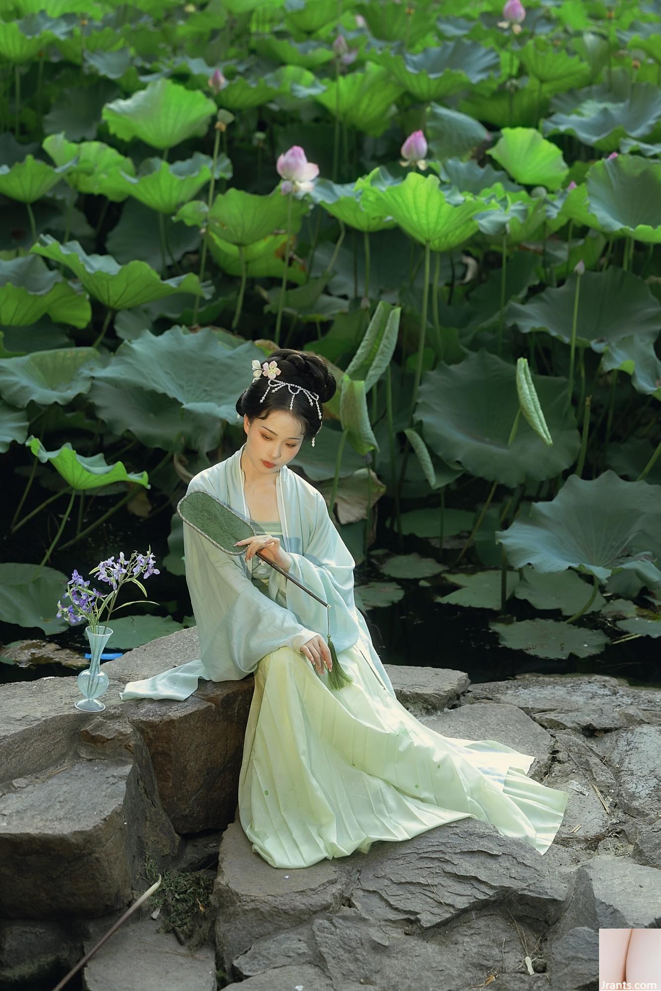 Quay lại Zhou Fang Jiajia (22p) - Ảnh 2