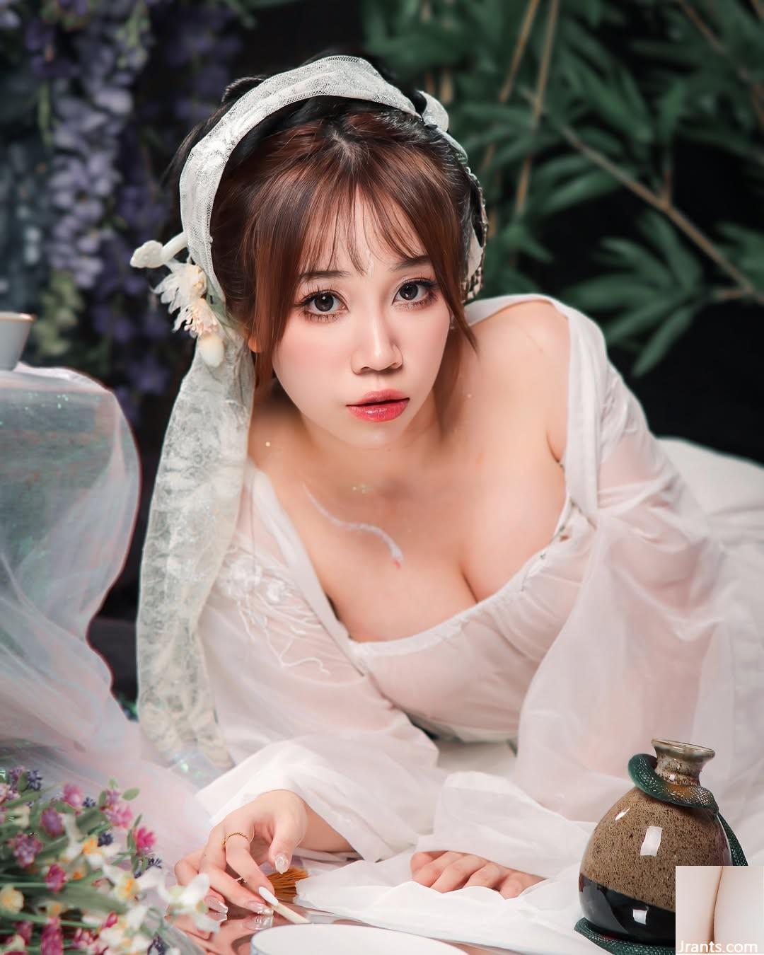 Mô hình ngựa nhỏ “Joyce” đồ lót tiếp xúc với vú (23p) - Ảnh 9