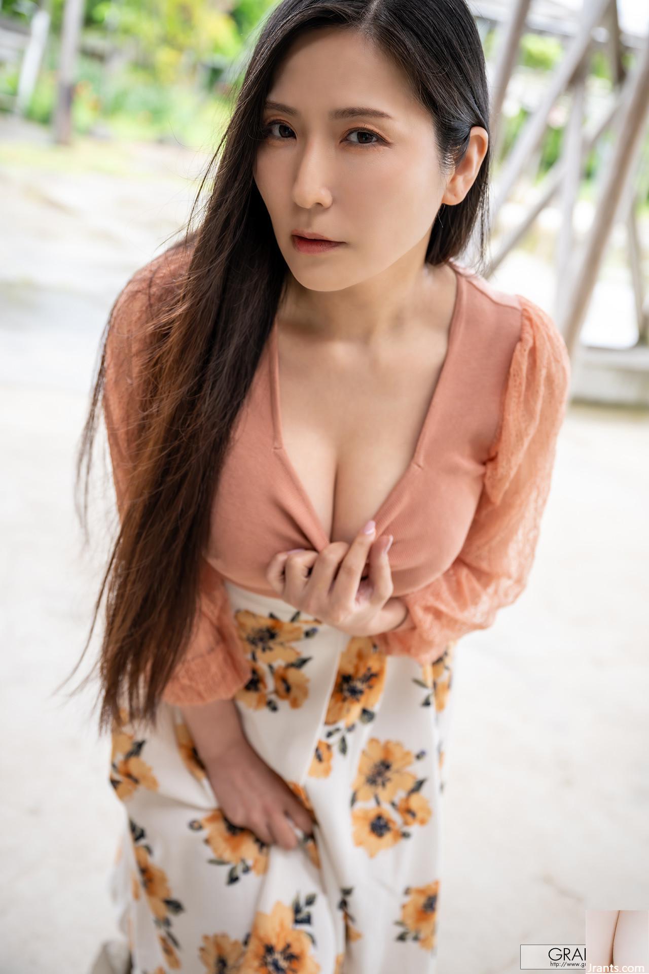 Shiina Yuna Người phụ nữ oi bức Vol. 1 (20p)