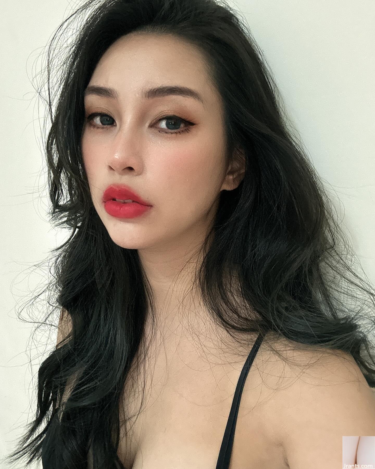 “Yuliana” cám dỗ thuần túy một khi hài lòng (18p)