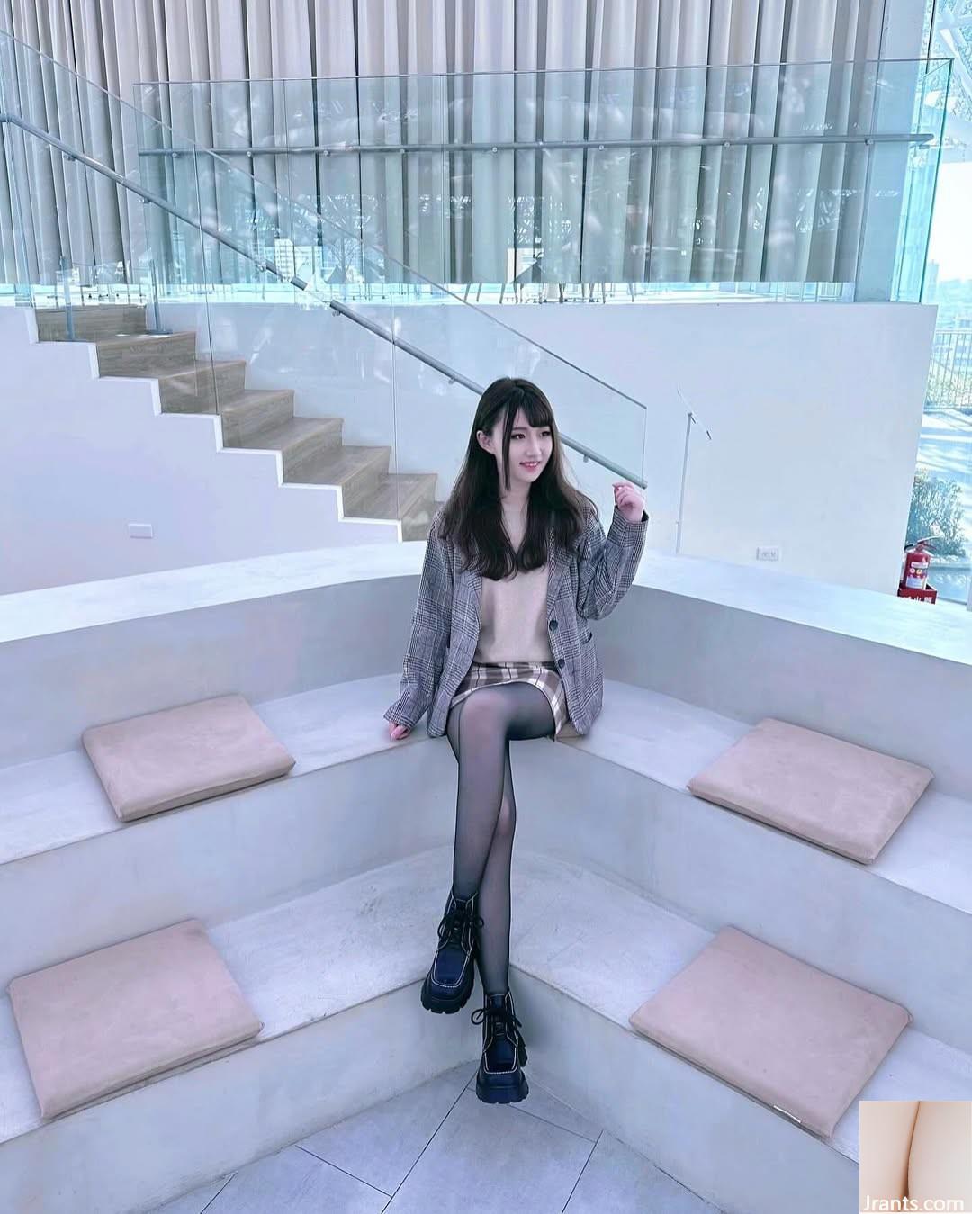 Đường cong vú tròn “Emily” Đường cong gợi cảm rất hấp dẫn! (19p) - Ảnh 11