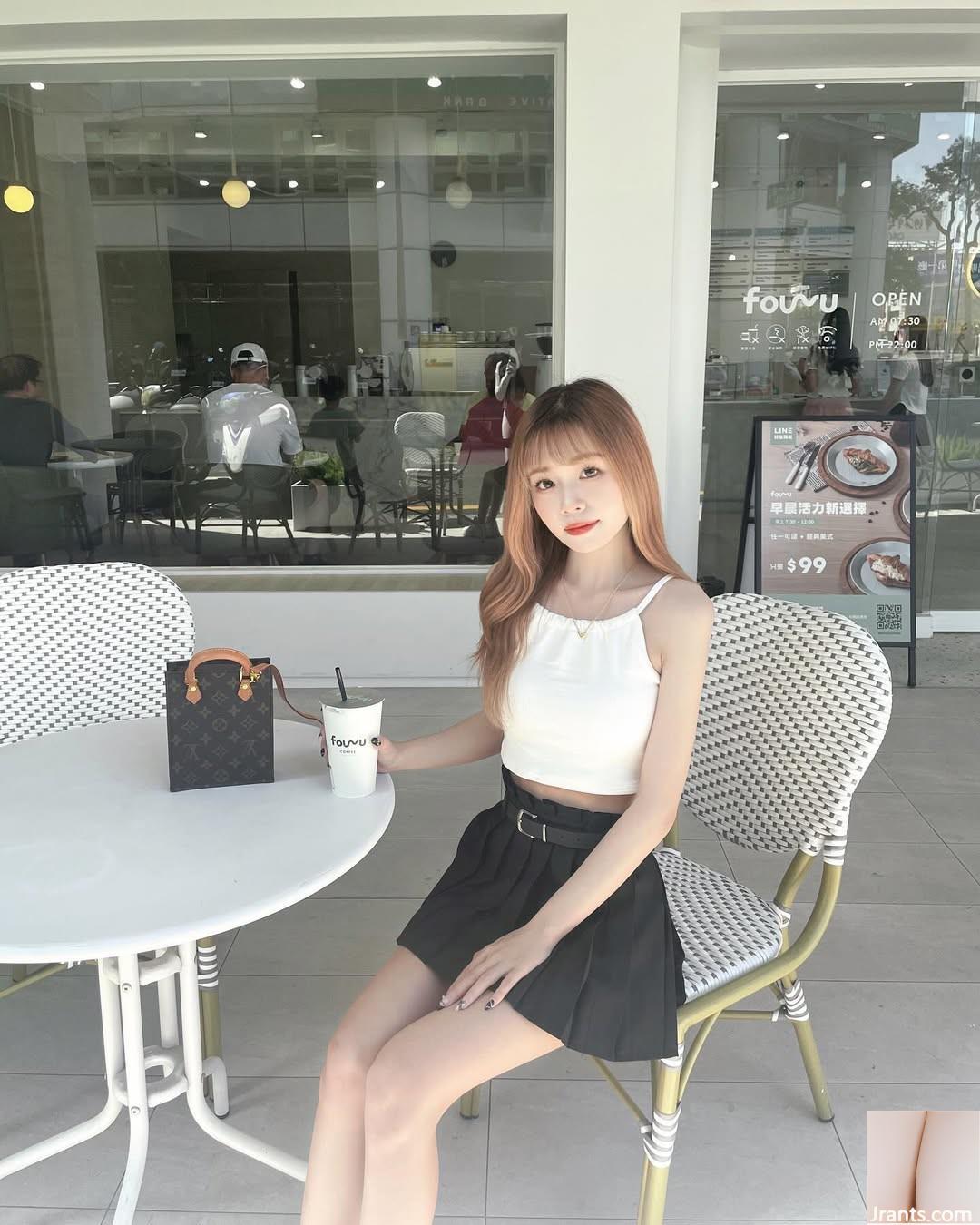 Bộ ngực tròn và xinh đẹp “Huahua” có ngoại hình ngọt ngào và siêu quyến rũ khi mỉm cười (21p) - Ảnh 15