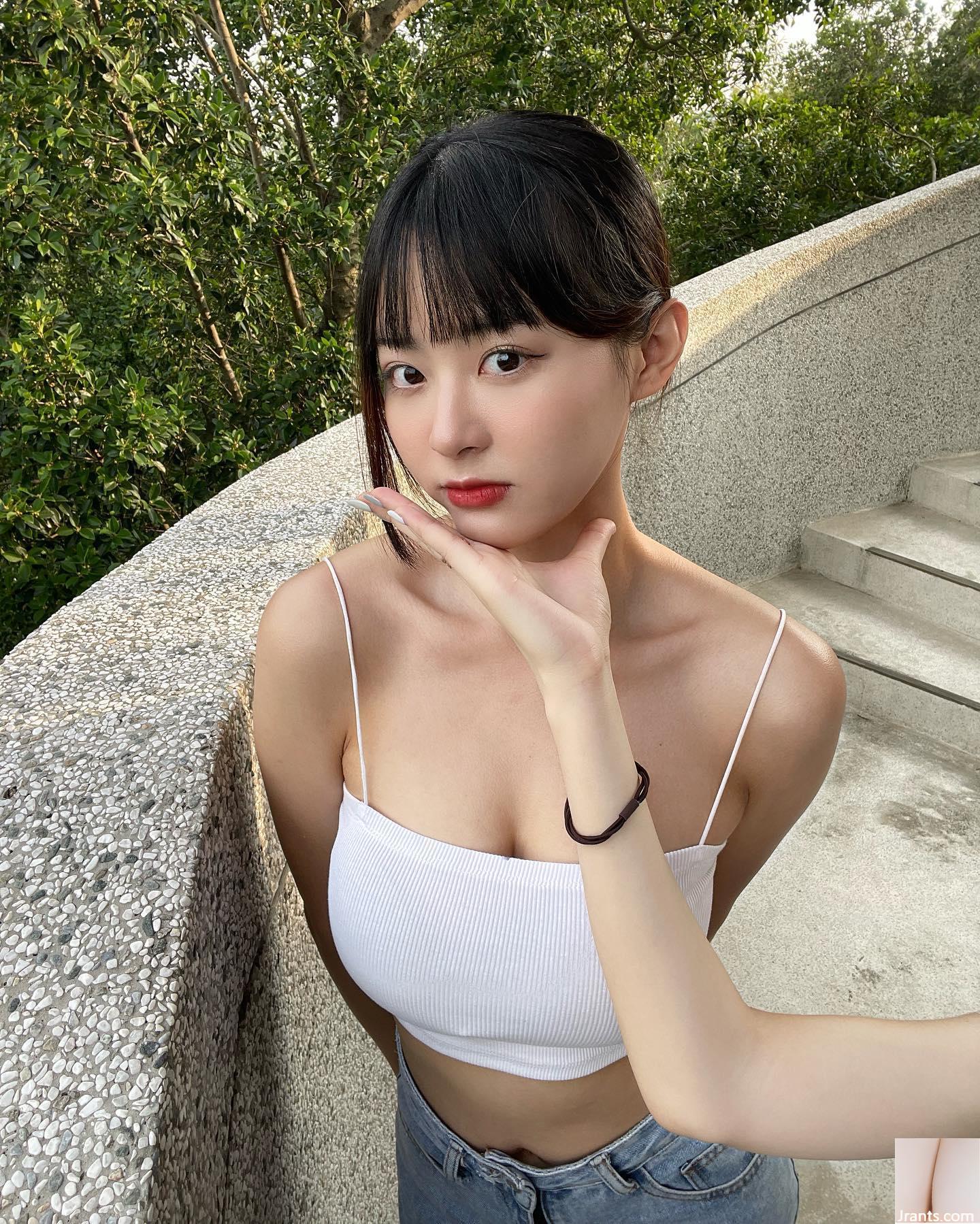 Đôi mắt ngây thơ “Yu Jiayi Angelene” đầy đủ đến nỗi nó sắp tràn ra với bộ ngực trắng và đẹp (14p)