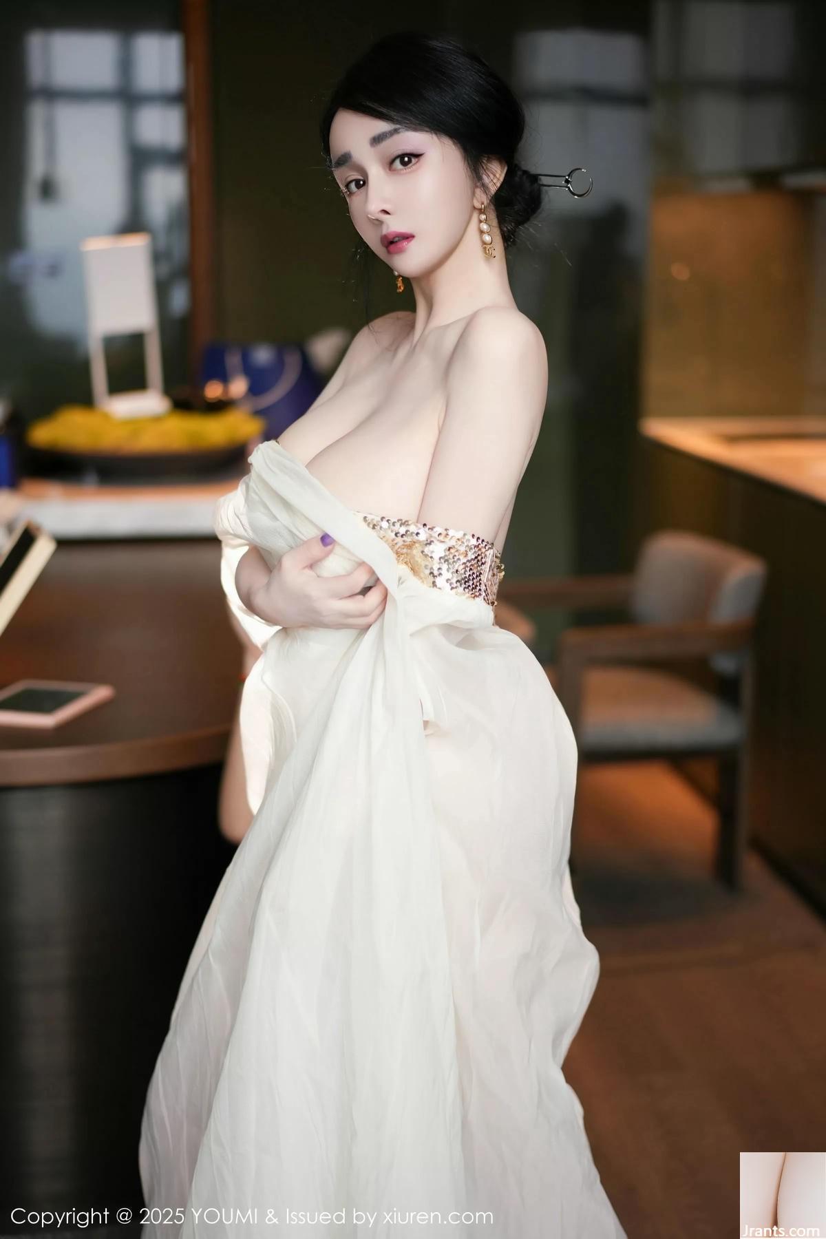 (YouMi) 2025.04.25 Vol.1132 Mặt dây chuyền vàng Yuner (62P)