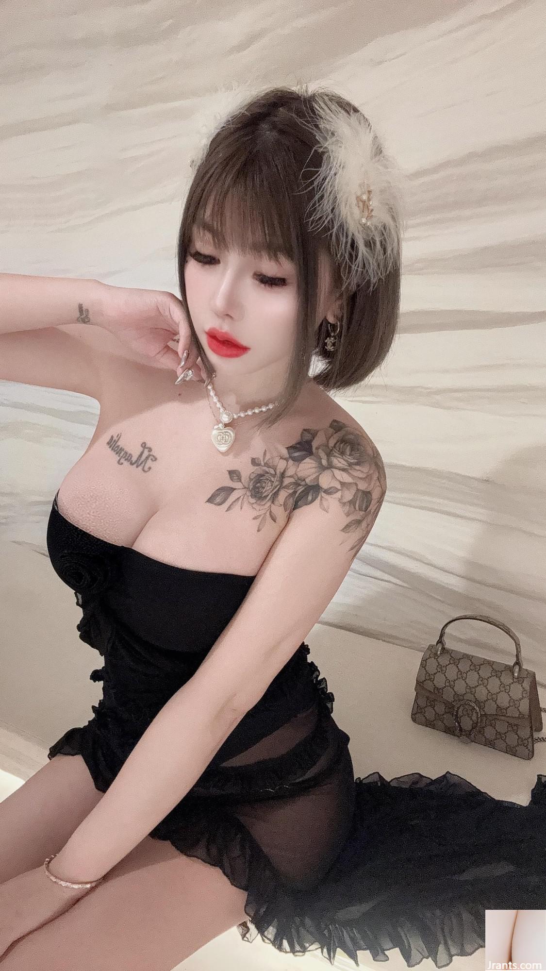 Nụ cười ngọt ngào phá vỡ bàn “Zhang CC” Đường cong tỷ lệ tuyệt vời là siêu chật (19p)