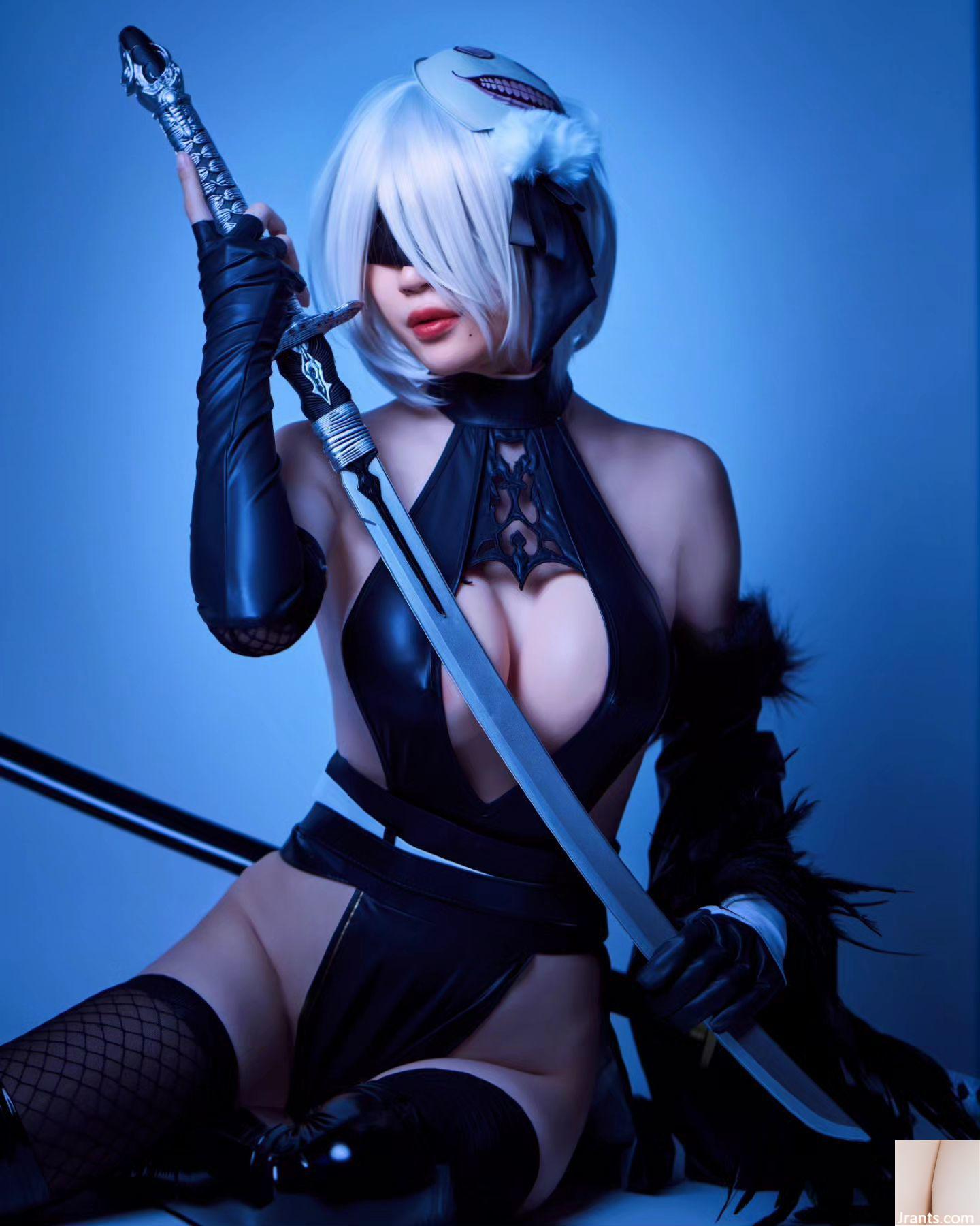 Trang phục cắt thấp làm cho cư dân mạng “Yami” trông quyến rũ (11p)