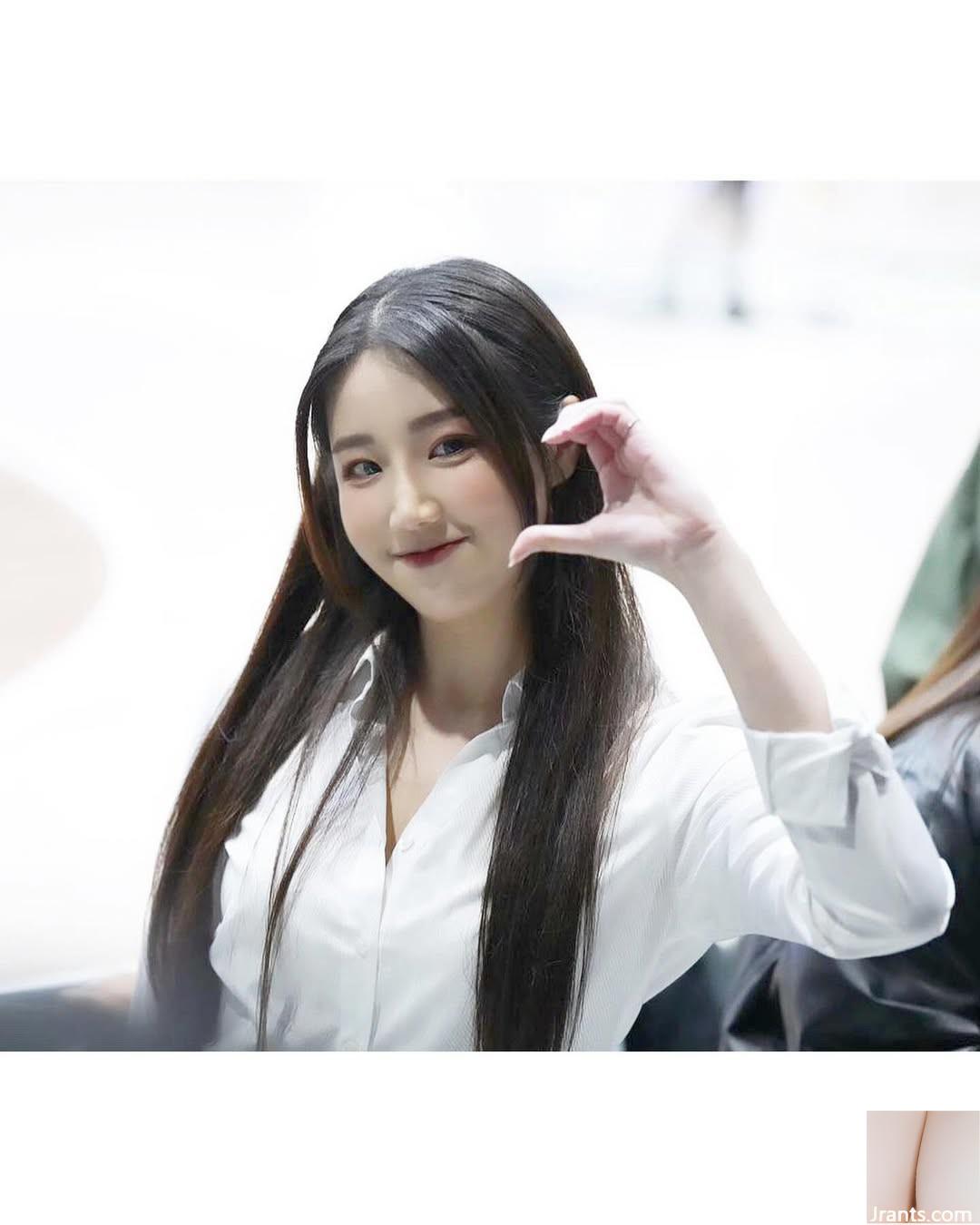 Cơ thể cong đều được gọi là “Ariel C.” - Ảnh 12