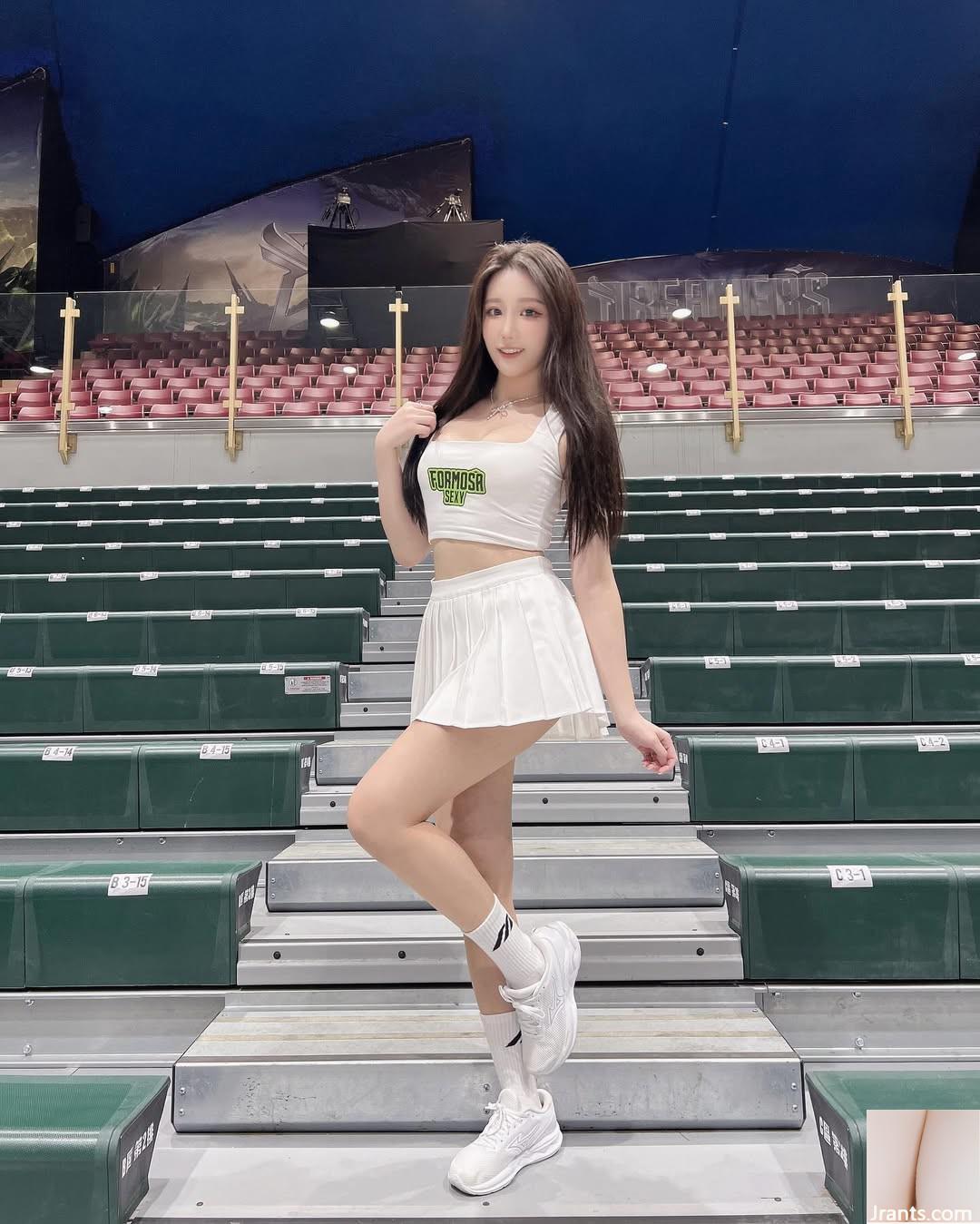 Cơ thể cong đều được gọi là “Ariel C.” - Ảnh 17