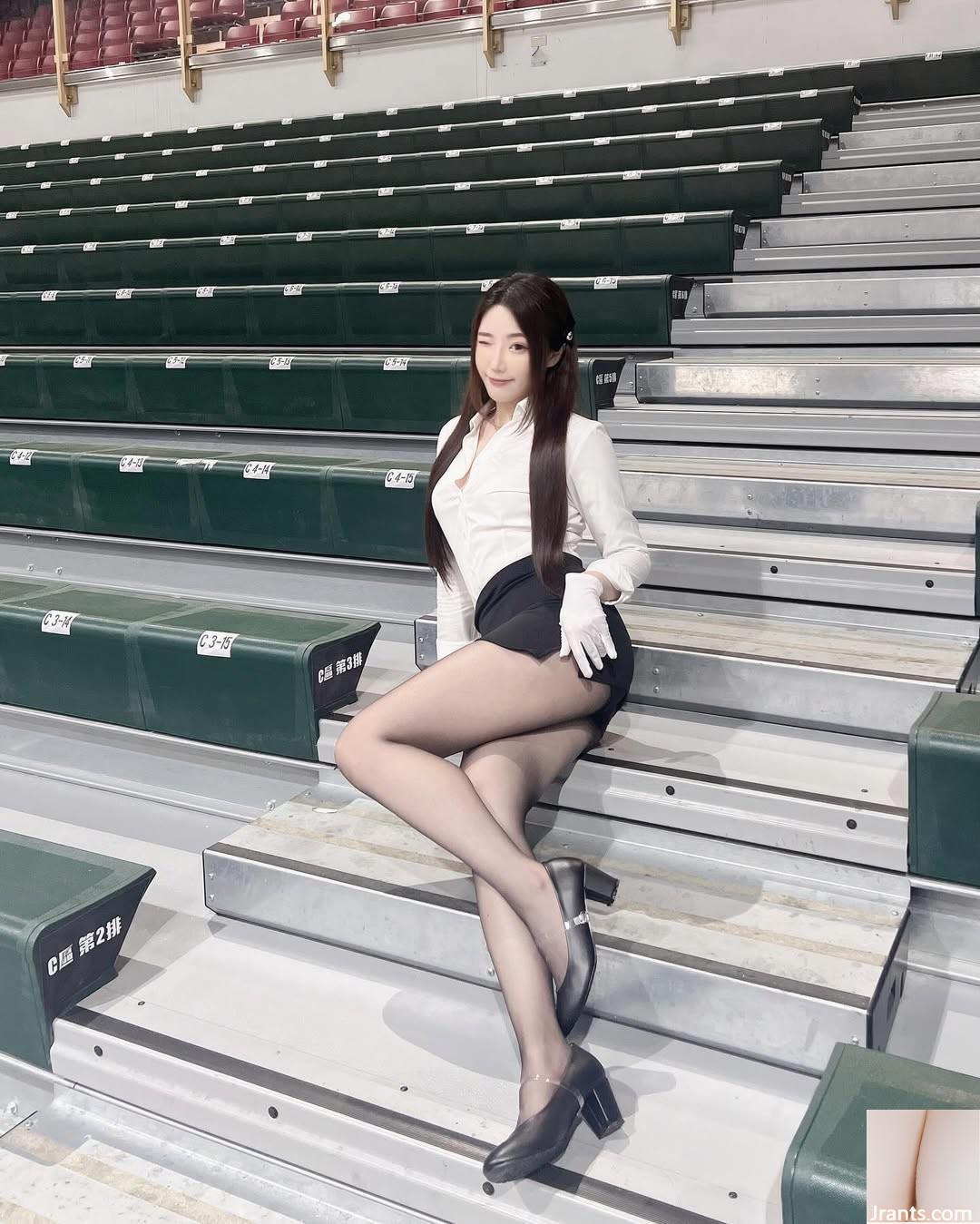 Cơ thể cong đều được gọi là “Ariel C.” - Ảnh 18