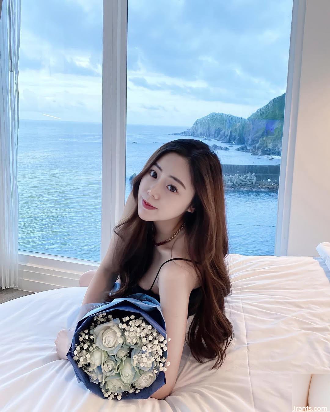 Đường cong cơ thể mảnh khảnh “Hua Hua” ngọt ngào và gợi cảm (37p) - Ảnh 26