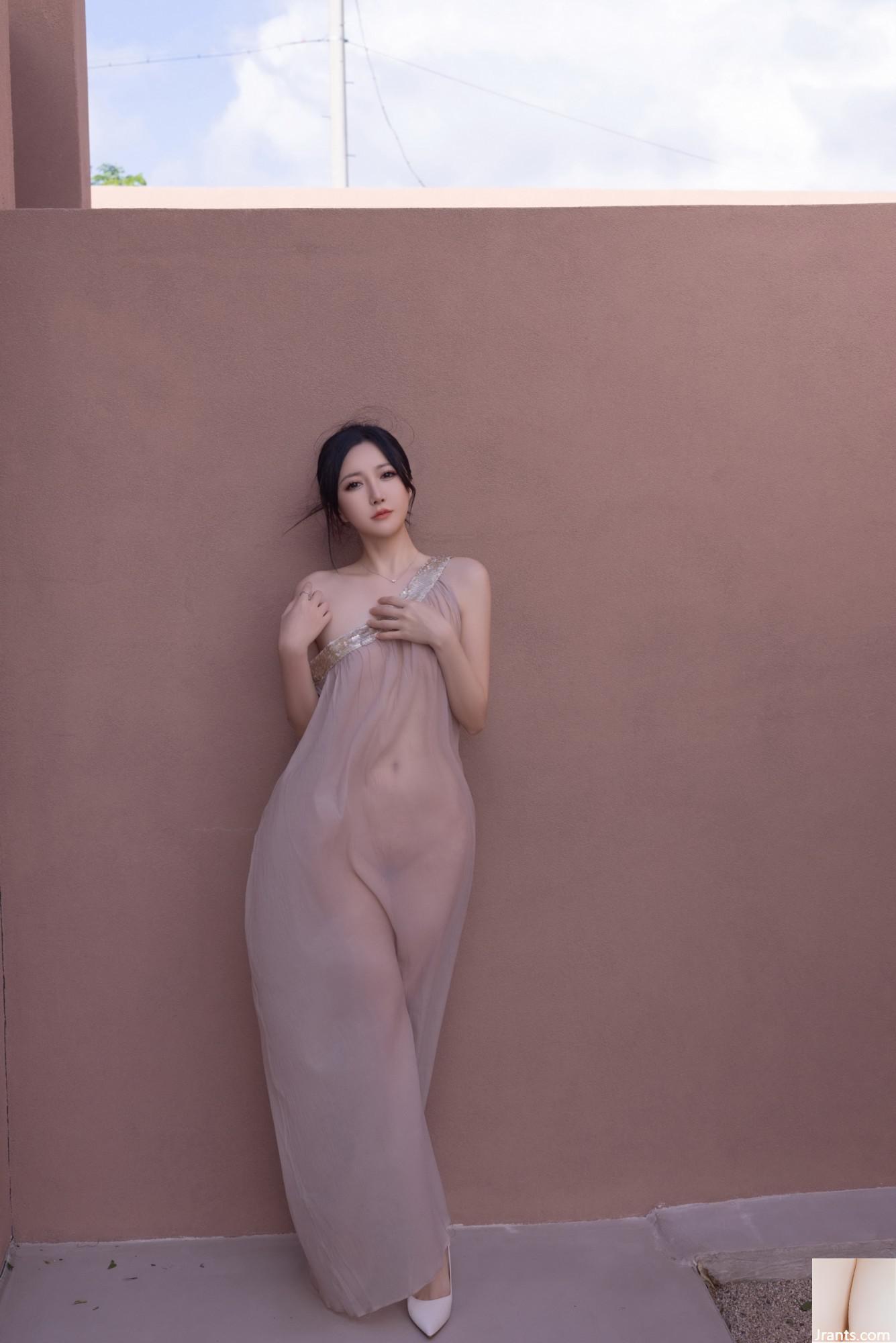 Caviar Fish Strapbreasted Reed Women Photo (101P)