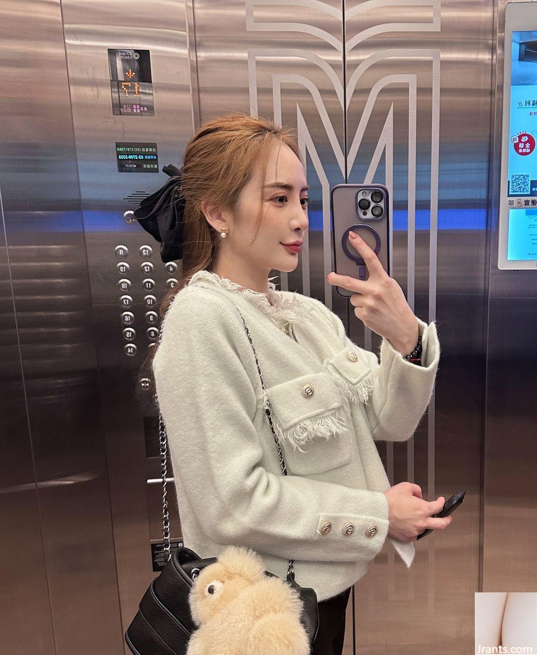 “Marina” với gương mặt dễ thương tự nhiên và đường cong cơ thể sắc sảo (21P)