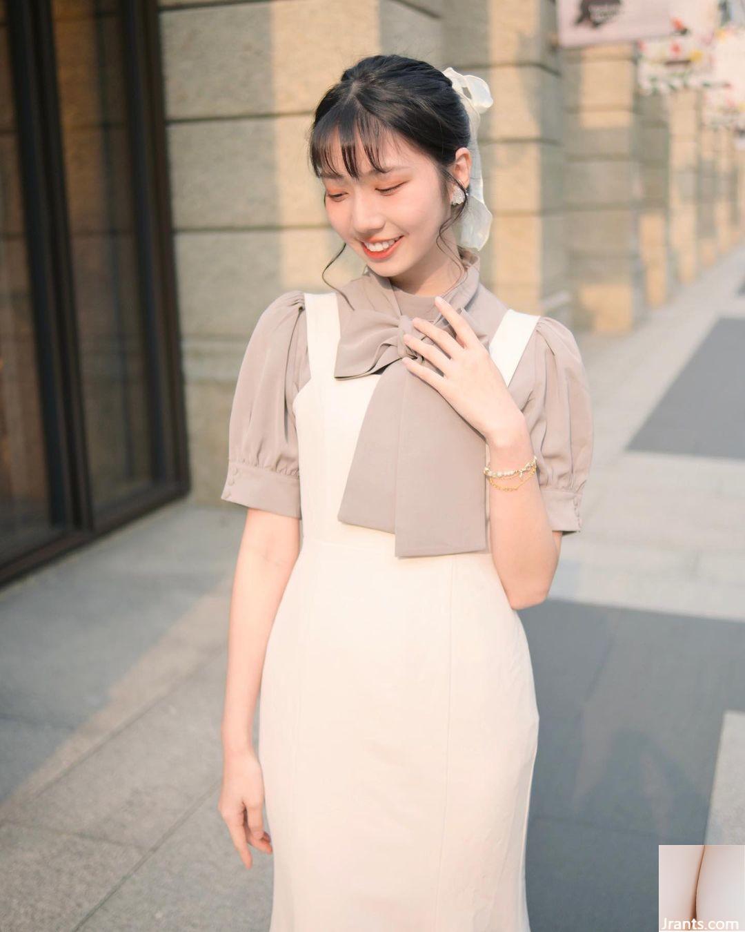 Những đường cong đẹp khiến người ta mê mẩn. “Long Weiwei” có nét mặt trong sáng và thanh tú (27P)