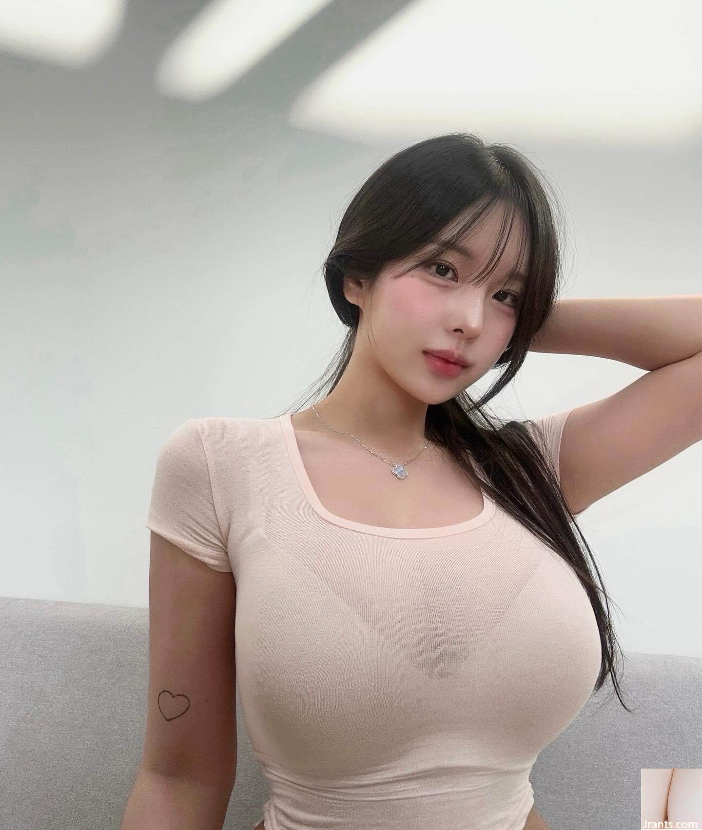 Vẻ ngoài trẻ thơ “Benben” Cô gái ngực khủng với khe ngực chữ V sâu và vòng một đầy đặn (18P) - Ảnh 10