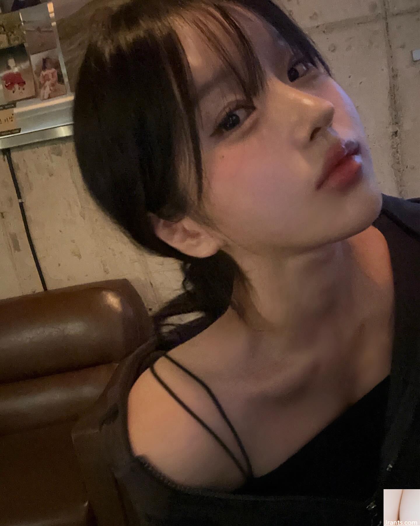 Vẻ ngoài trẻ thơ “Benben” Cô gái ngực khủng với khe ngực chữ V sâu và vòng một đầy đặn (18P) - Ảnh 14