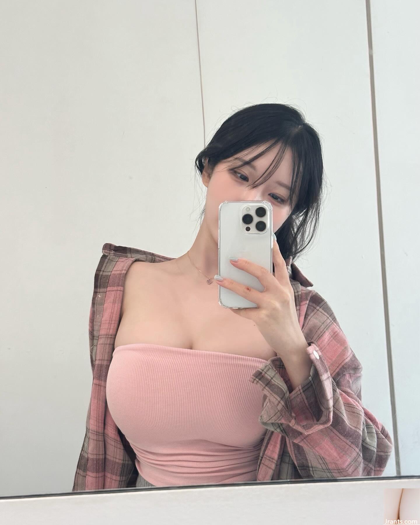 Vẻ ngoài trẻ thơ “Benben” Cô gái ngực khủng với khe ngực chữ V sâu và vòng một đầy đặn (18P) - Ảnh 16