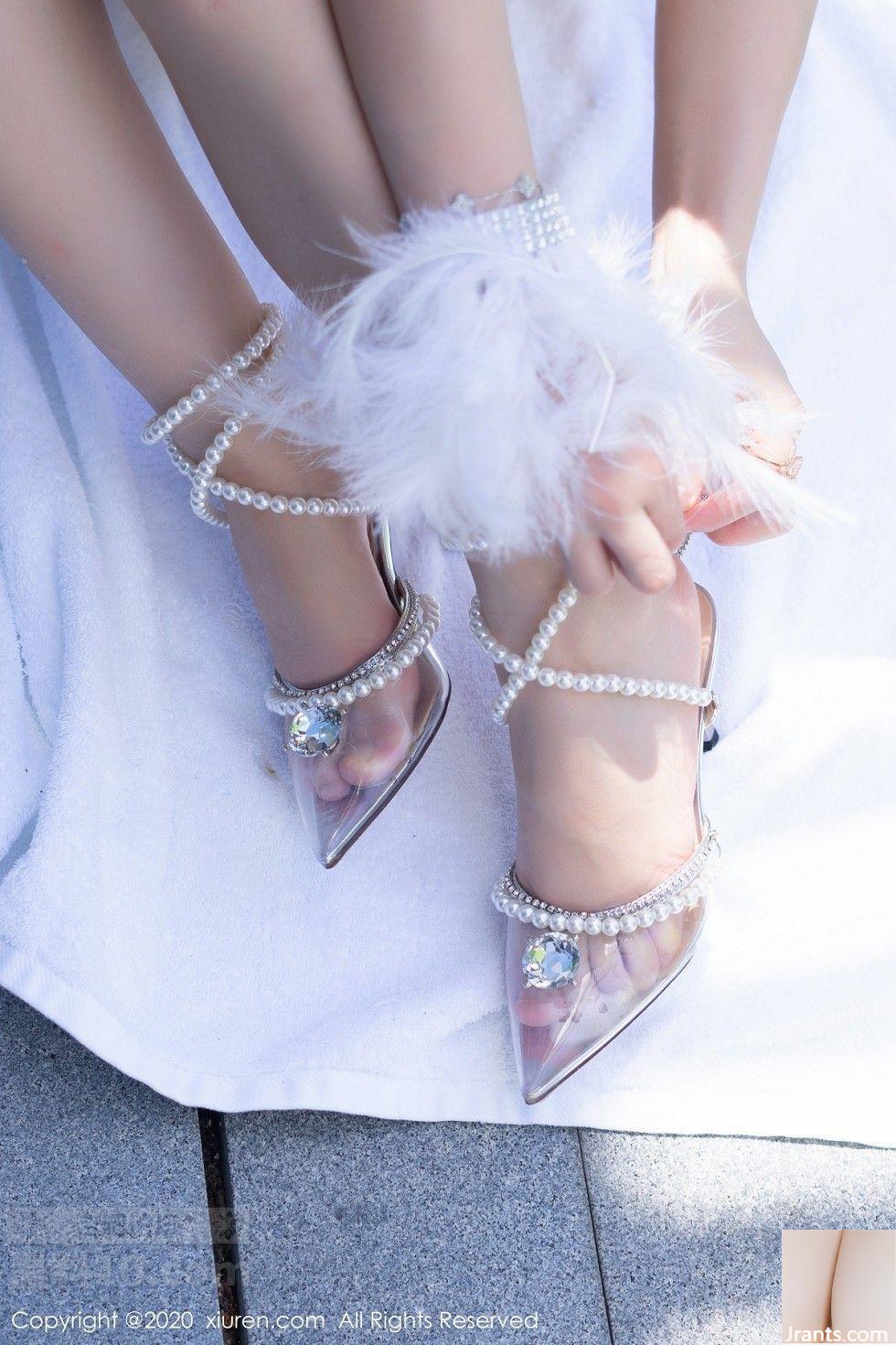 Nữ thần Zhu Keer Flower đi du lịch ở Tam Á và mặc bikini sang trọng gợi cảm khoe bộ ảnh ngực khủng quyến rũ bên hồ bơi (42P) - Ảnh 14