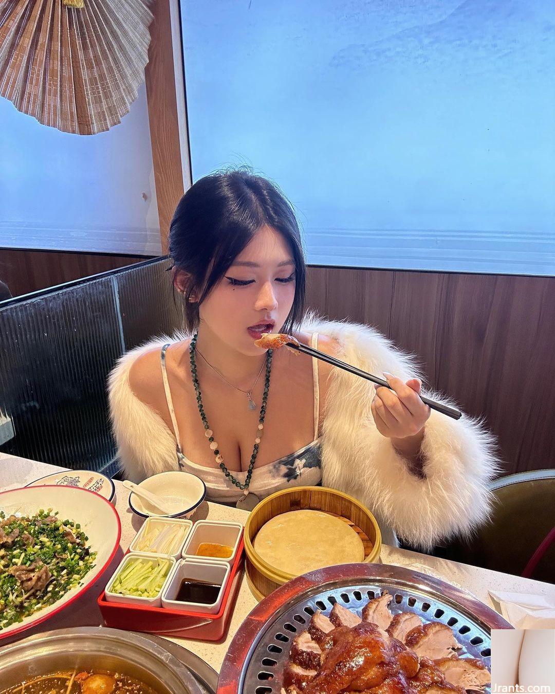 Nụ cười ngọt ngào “Qiqi” và dáng vẻ yêu quái toát lên sức cám dỗ tột cùng (30P) - Ảnh 5